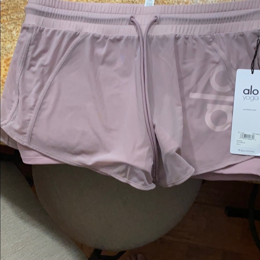 Alo yoga Ambience short - style W6126RG - Picture 4 of 5
